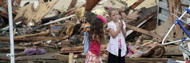 Provisiones de emergencia. En particular agua y comida